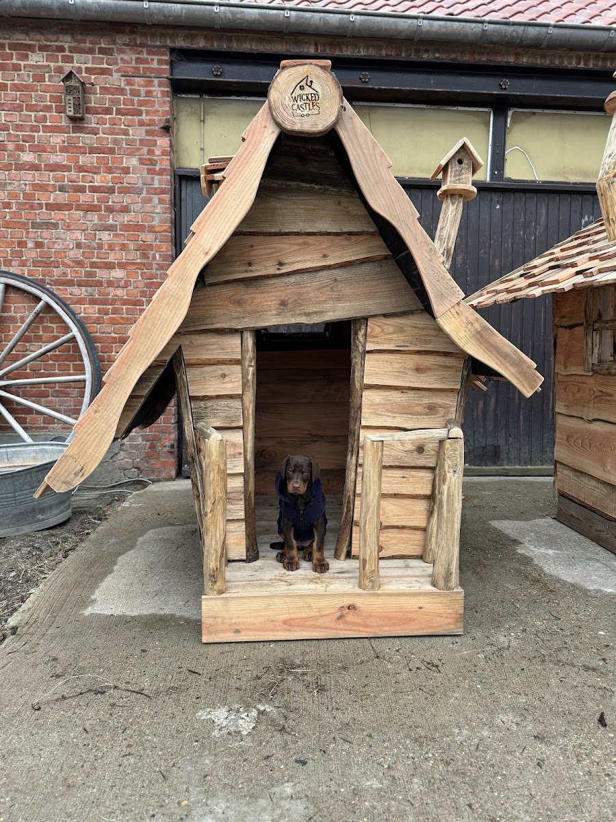 Houten picknickhuisje in de tuin